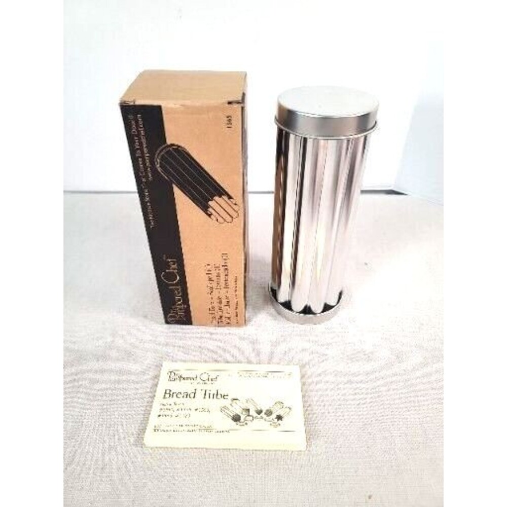 The Pampered Chef Scalloped Bread Metal Tube New in Box #1565